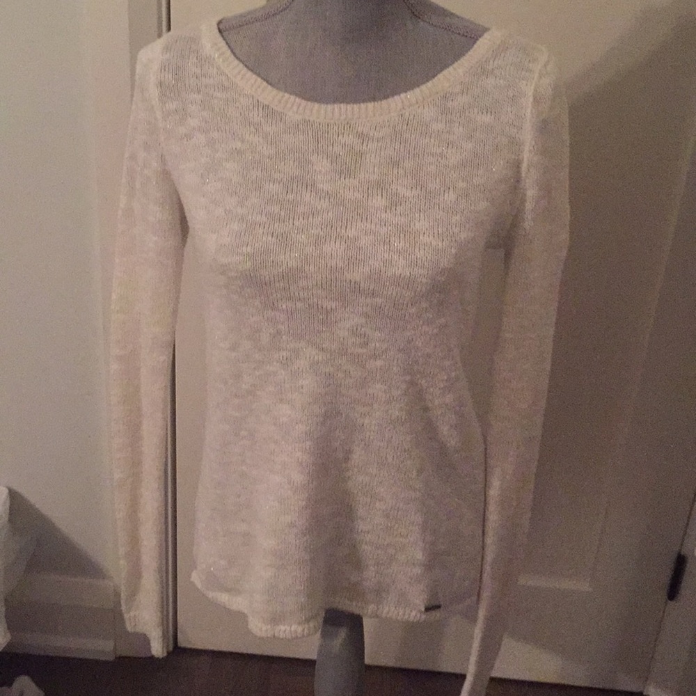Long sleeved shirt with lace back